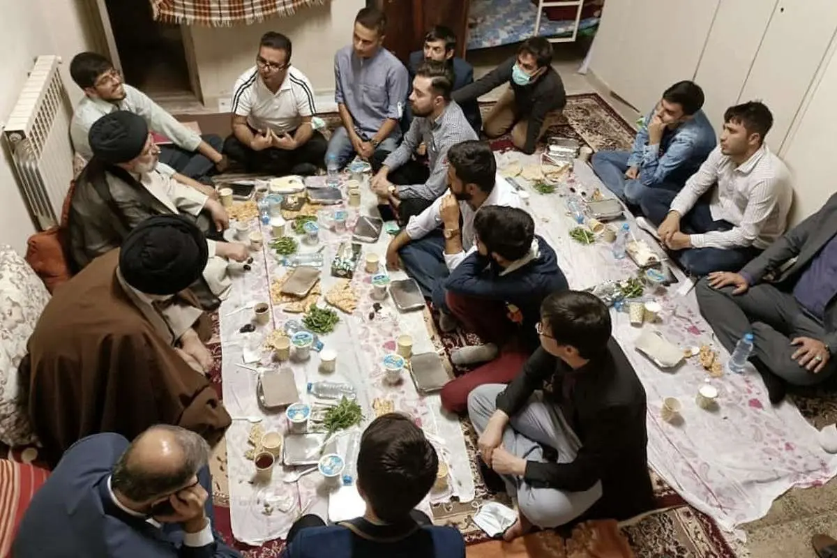 (تصاویر) افطار رئیسی با دانشجویان دانشگاه خوارزمی کرج