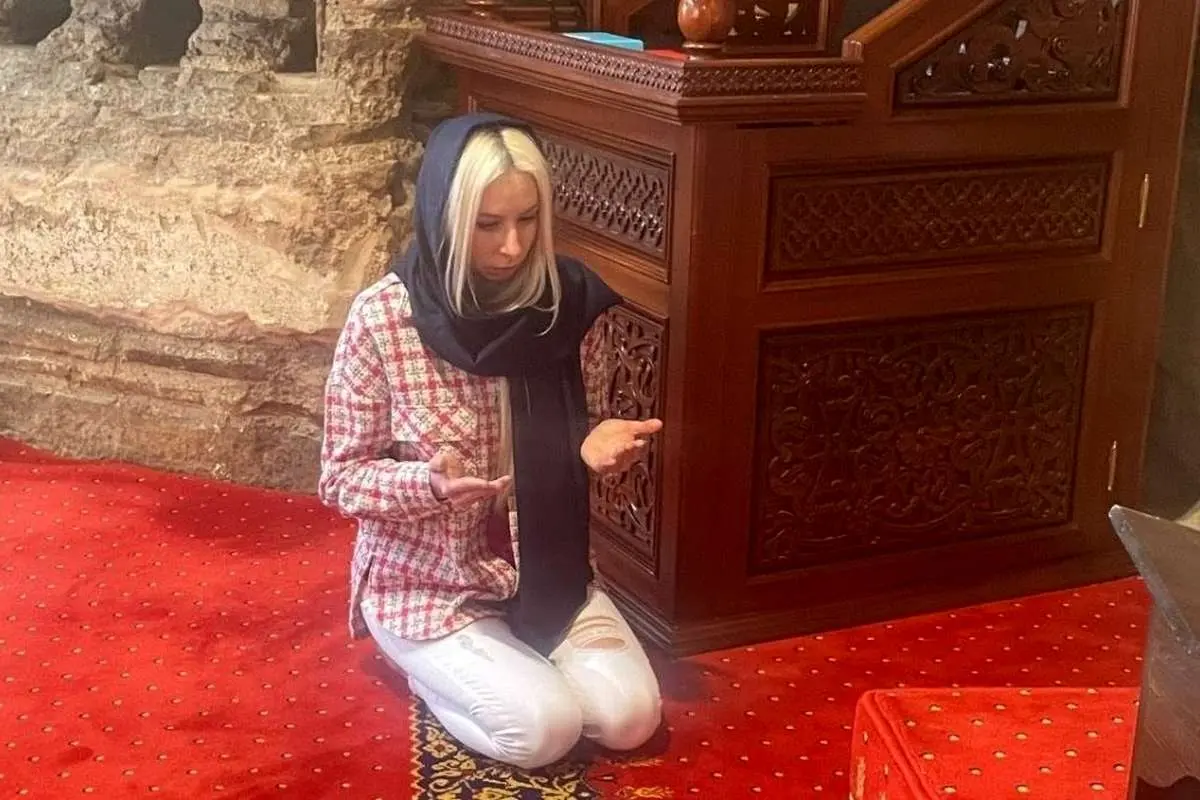 (ویدئو) زن اوکراینی تحت تأثیر اذان قرار گرفت و مسلمان شد