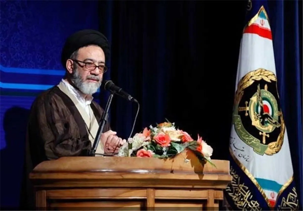 انتقاد امام جمعه تبریز از «نمایش لباس‌های زیر زنانه در لباس فروشی‌ها»