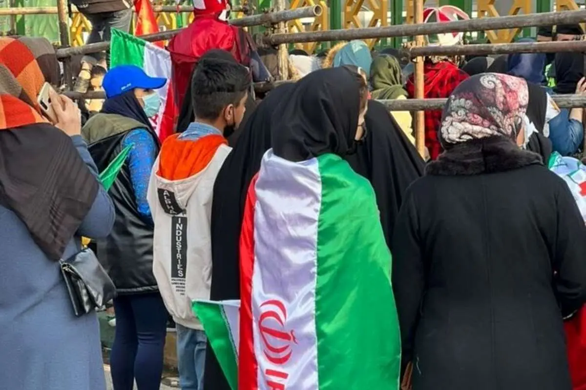 تصاویری از جلوگیری از ورود زنان به ورزشگاه امام رضا