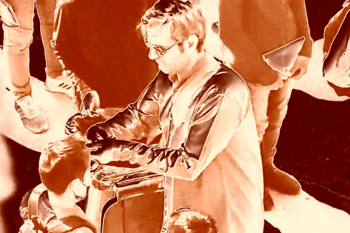 ماجرای قیچی کردن موی سر دانش آموزان یک مدرسه