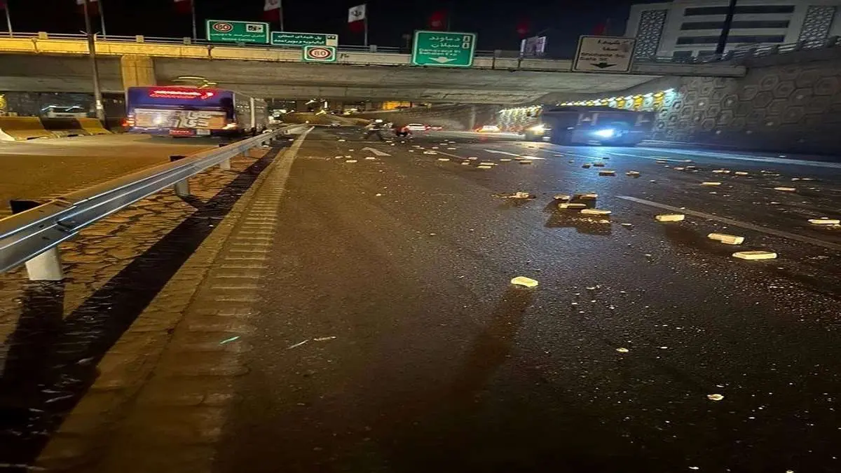 بارش آجر در یکی از اتوبانهای بزرگ تهران