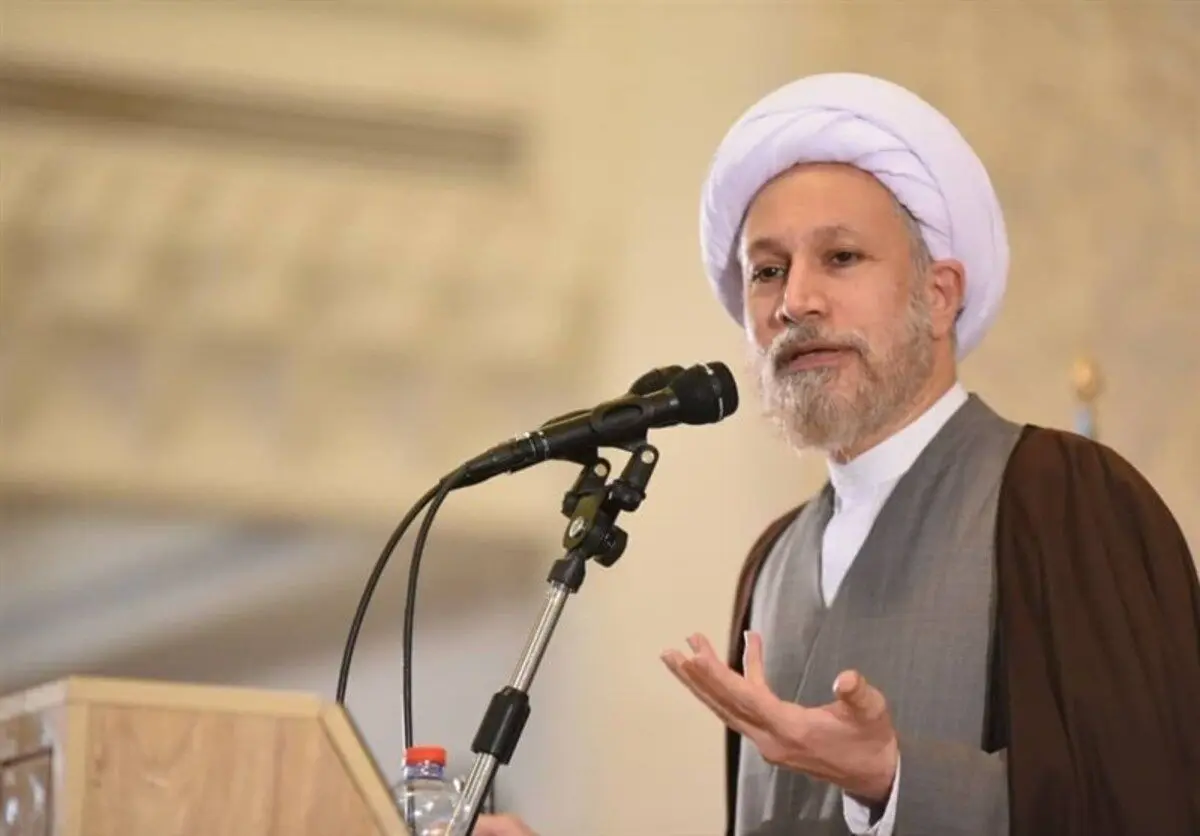 امام جمعه شیراز: در زمان غیبت حجت بر ما امام خامنه‌ای است