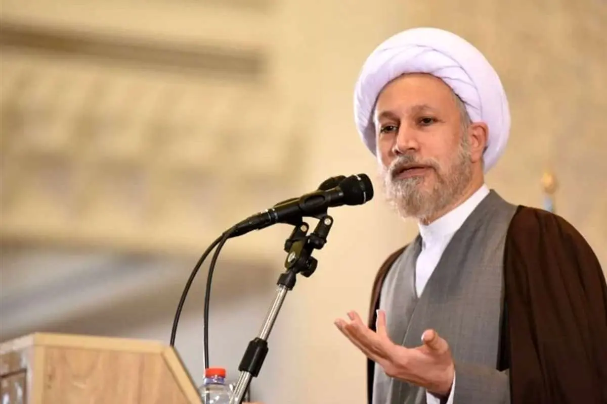 امام جمعه شیراز: در زمان غیبت حجت بر ما امام خامنهای است