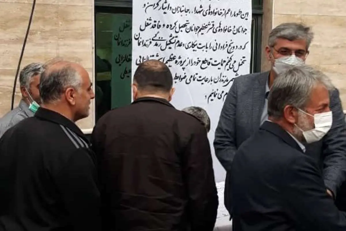جمع آوری امضا در حمایت از پتروشیمی میانکاله در نماز جمعه