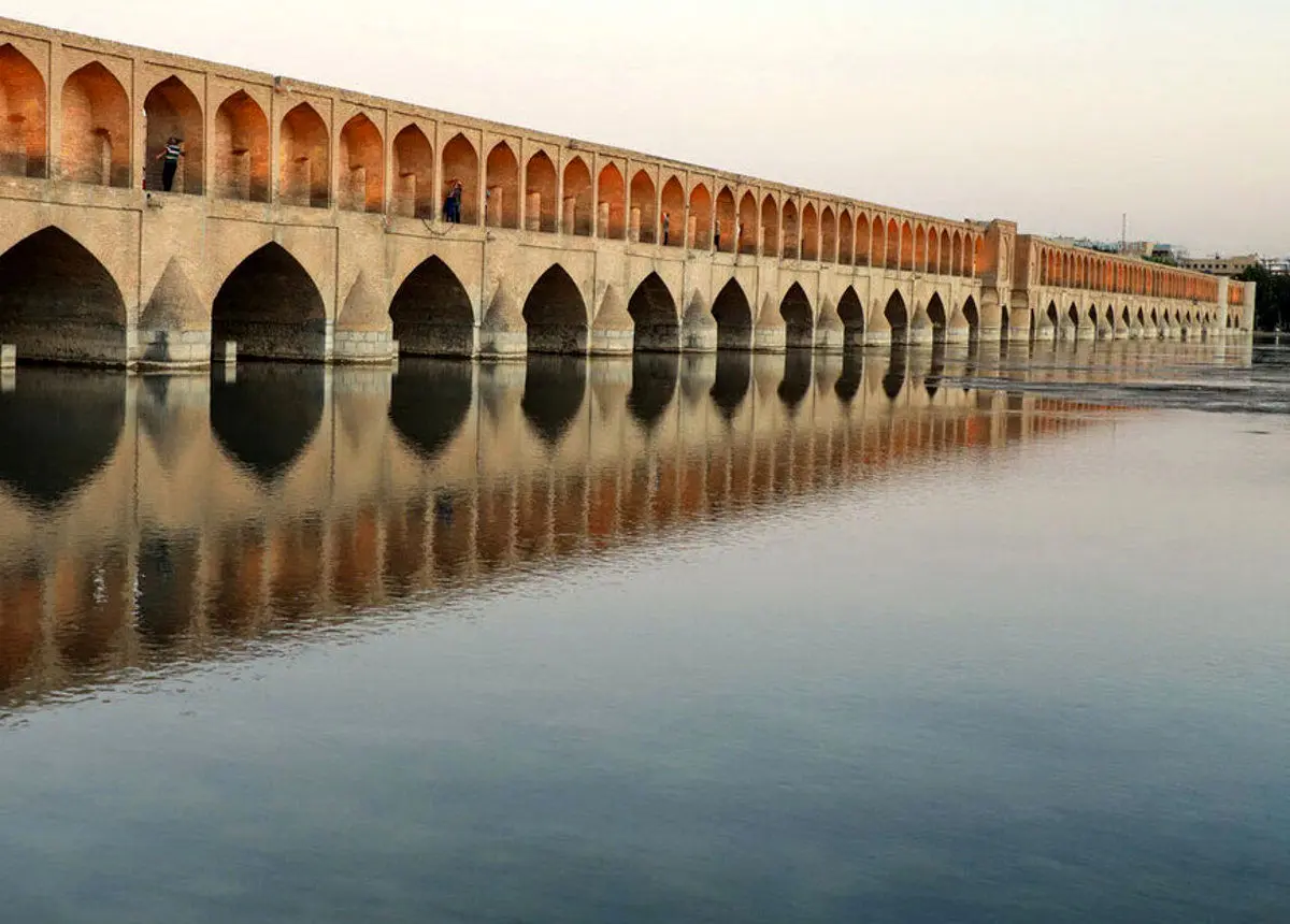 آب در رودخانه زاینده رود جاری شد