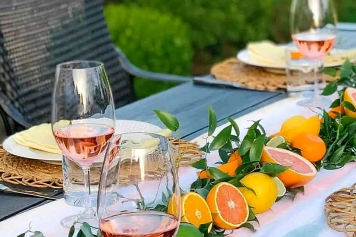 6 ایده دکور میز تابستانی برای یک شام خاطره انگیز