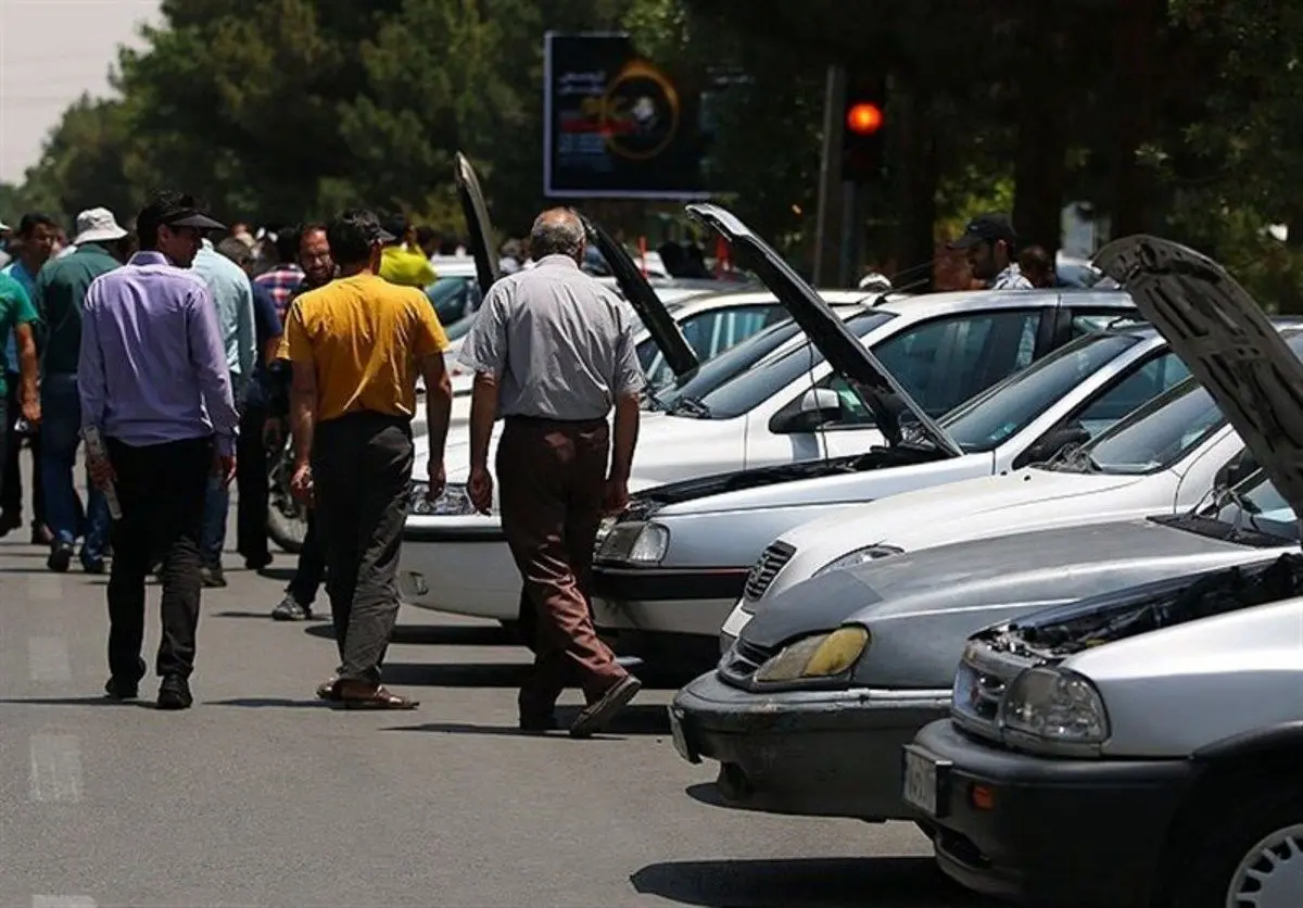 نماینده تبریز: دولت مردم را وادار می‌کند خودرو‌های داخلی بخرند