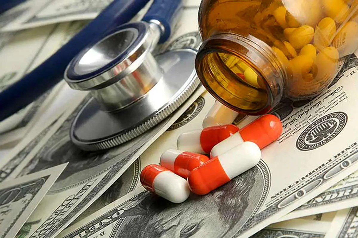 یک نماینده: دولت فکری برای گرانی دارو کند