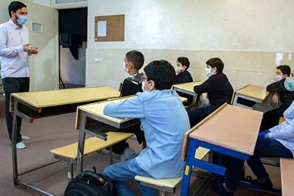 فردا دانش‌آموزان هم دیر به مدرسه می‌روند و هم امتحان ندارند
