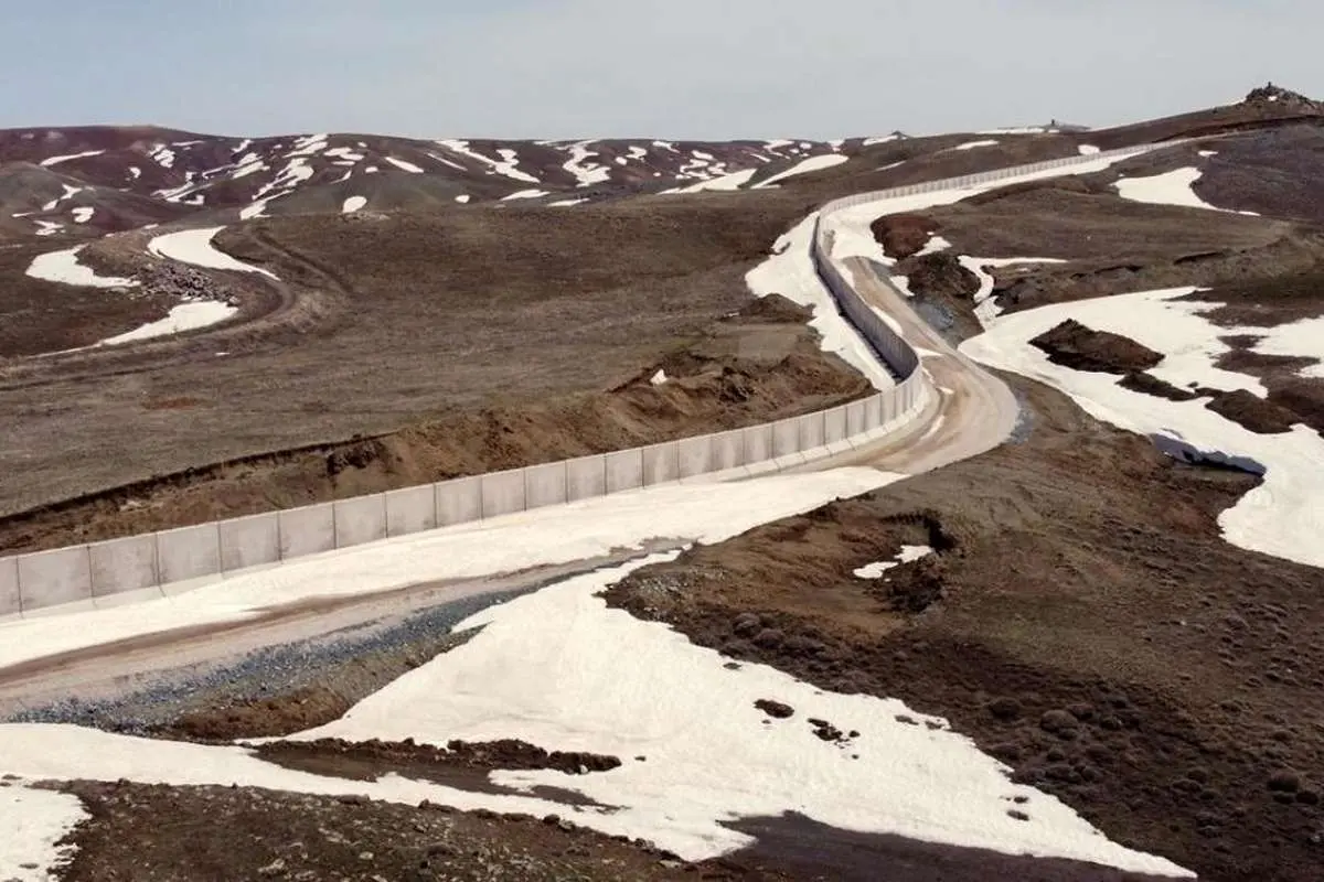 (تصاویر) ادامه دیوارکشی ترکیه در مرز ایران