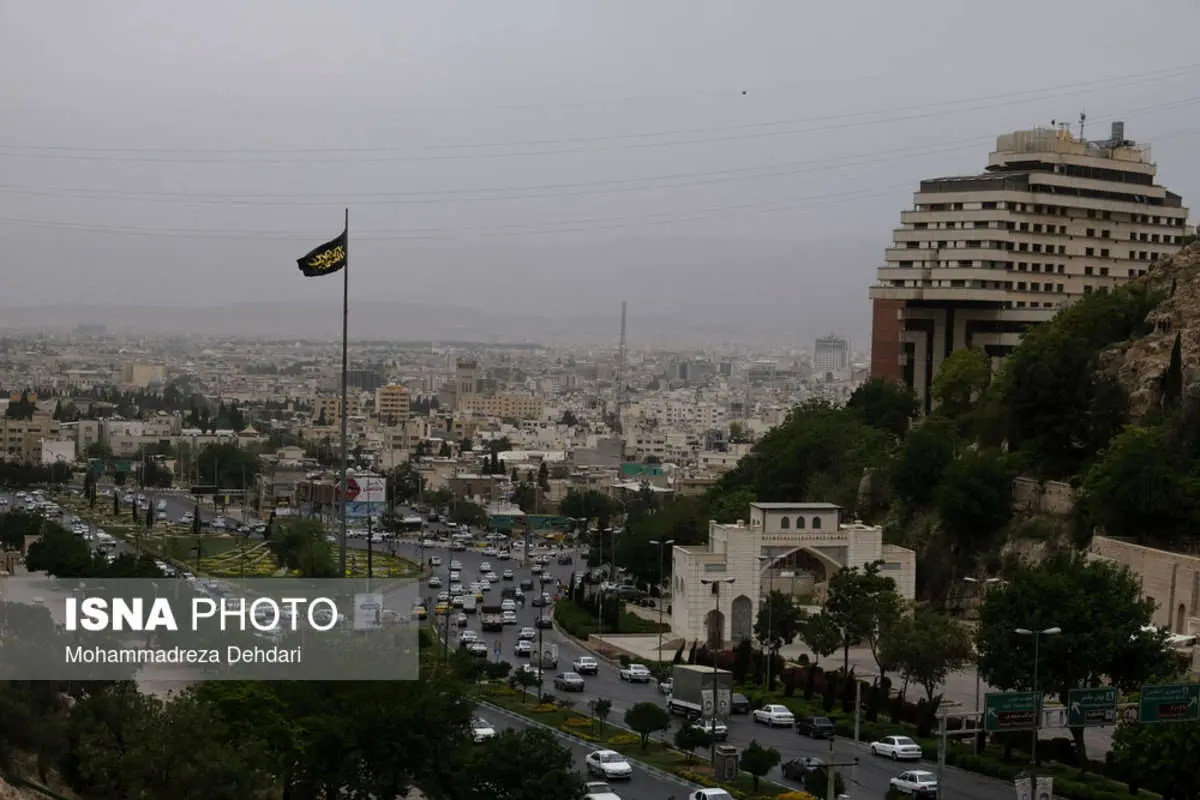 (تصاویر) ریزگردها در آسمان شیراز