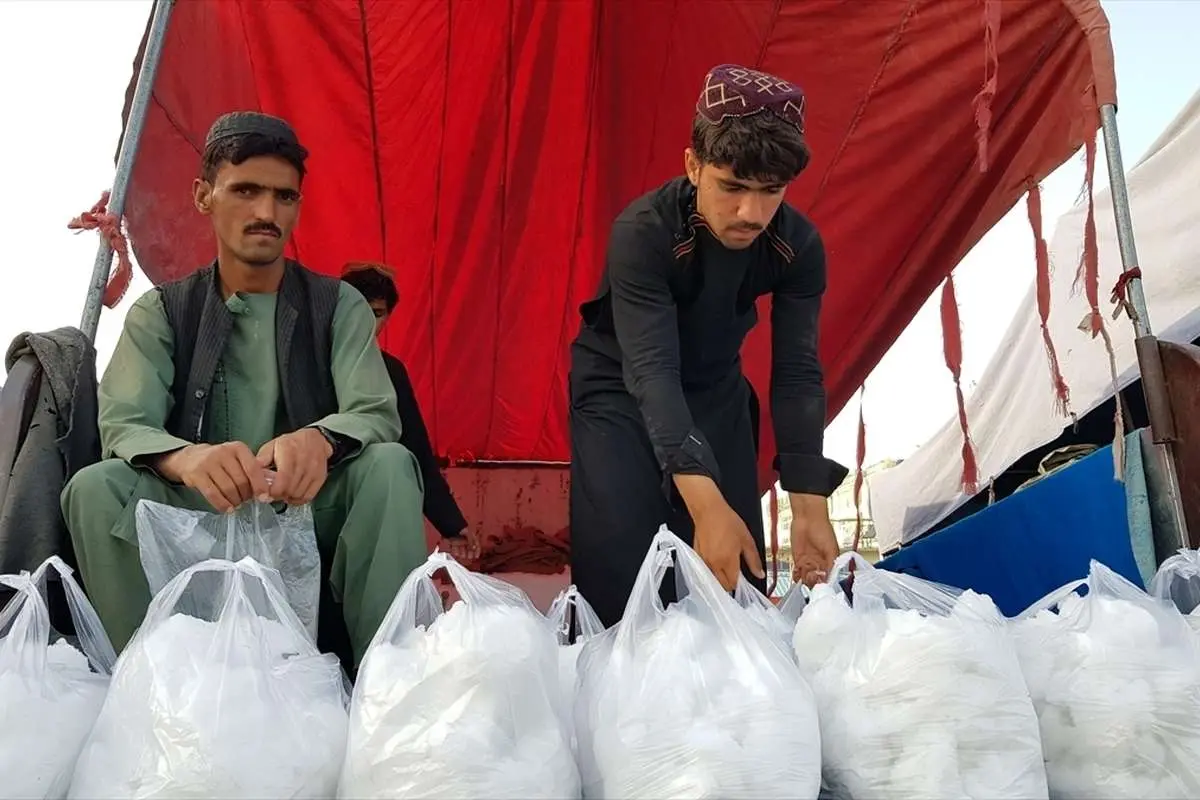 (تصاویر) فروشندگان برف در افغانستان