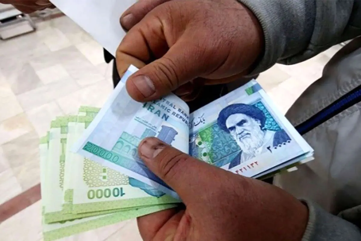 حقوق ماهانه ۱۵ تا ۲۰ میلیونی کارمندان بیمه‌ها