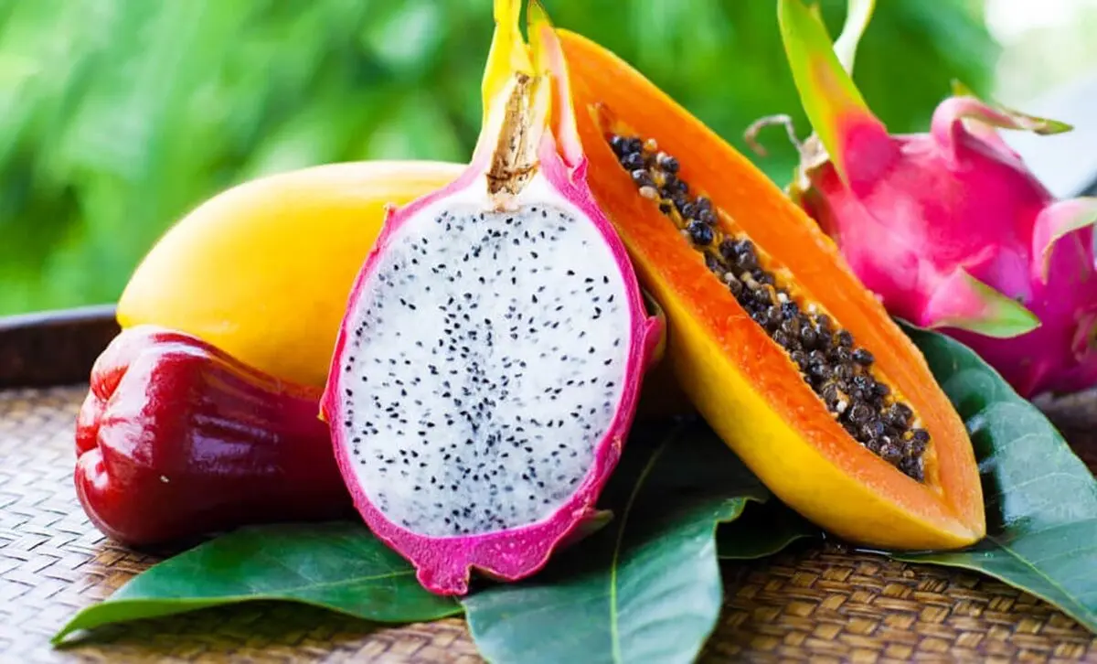 (ویدئو) قیمت عجیب میوه‌های لاکچری در بازار؛ توت‌فرنگی آبی دانه‌ای ۳ میلیون تومان!