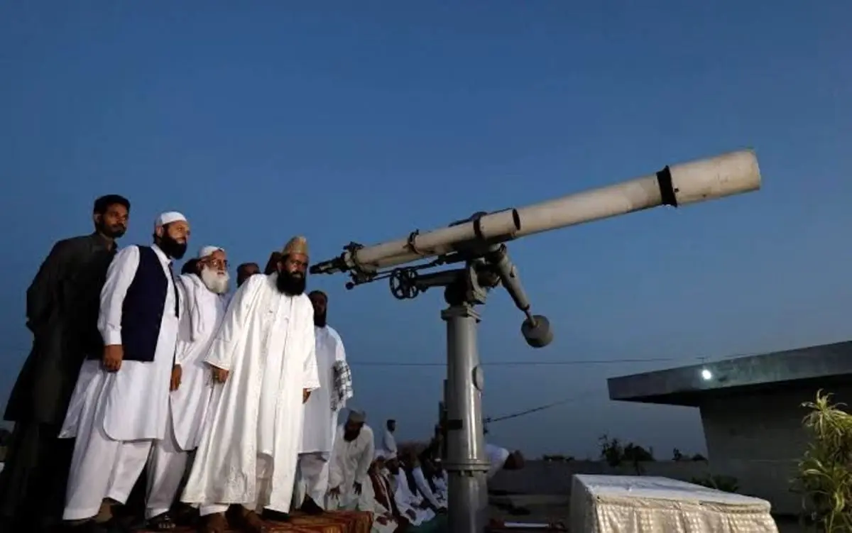پاکستان سه‌شنبه را عید فطر اعلام کرد