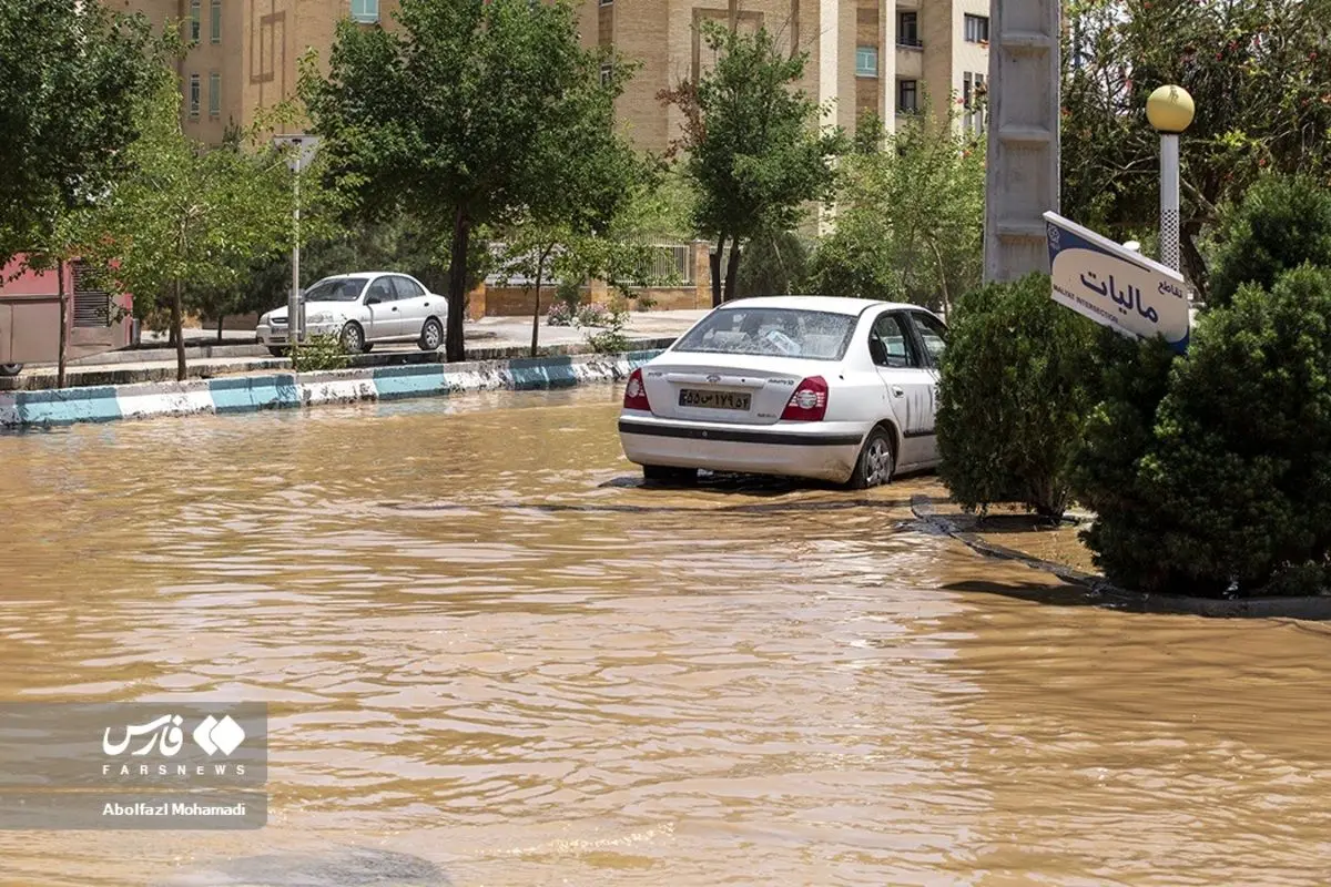(تصاویر) غافلگیری یزدی‌ها در سیلاب