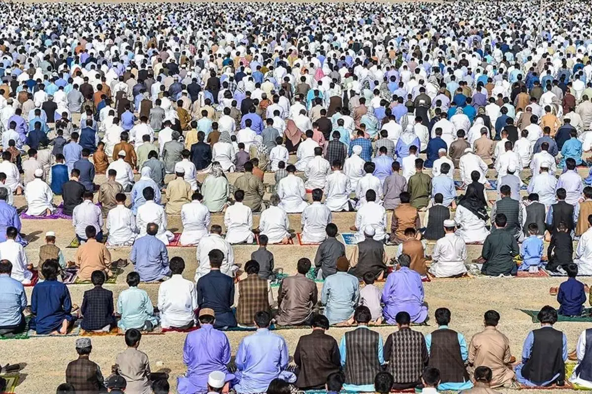 (تصاویر) اقامه نماز عید سعید فطر در زاهدان