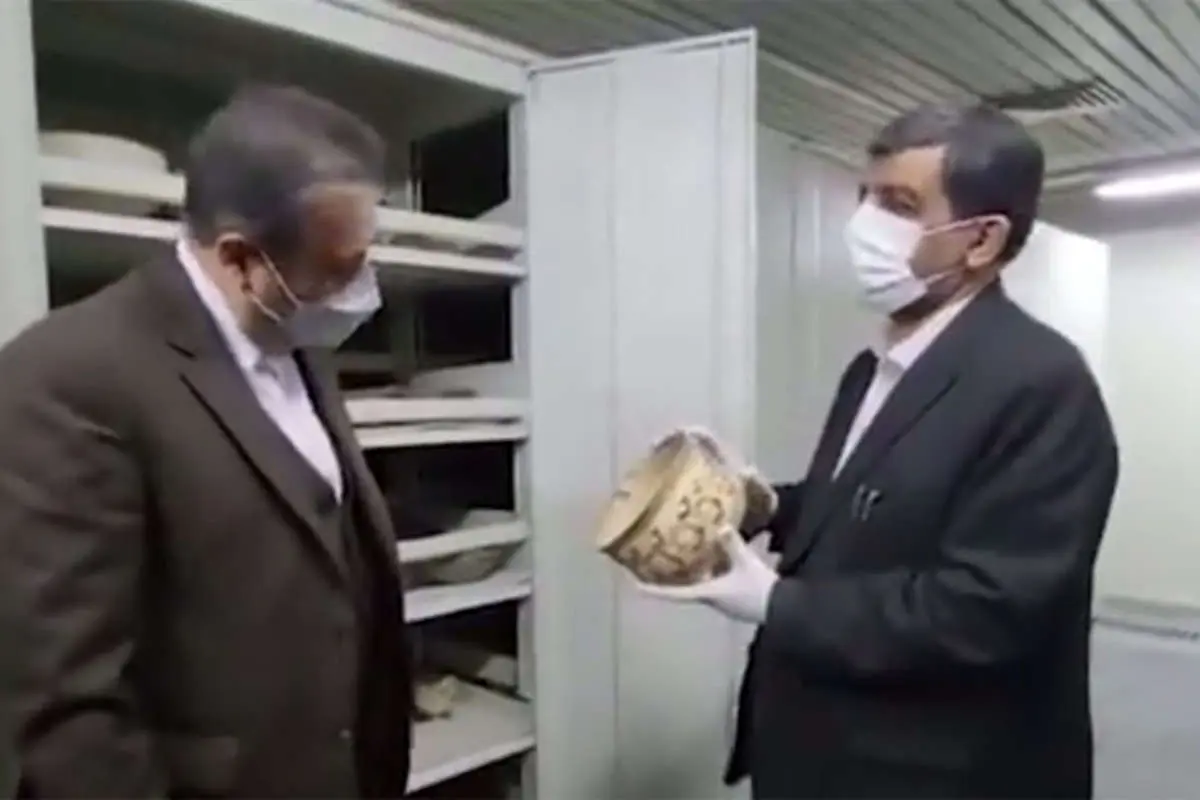 (ویدئو) اقدام عجیب ضرغامی در برخورد با اثر ۴۵۰۰ساله