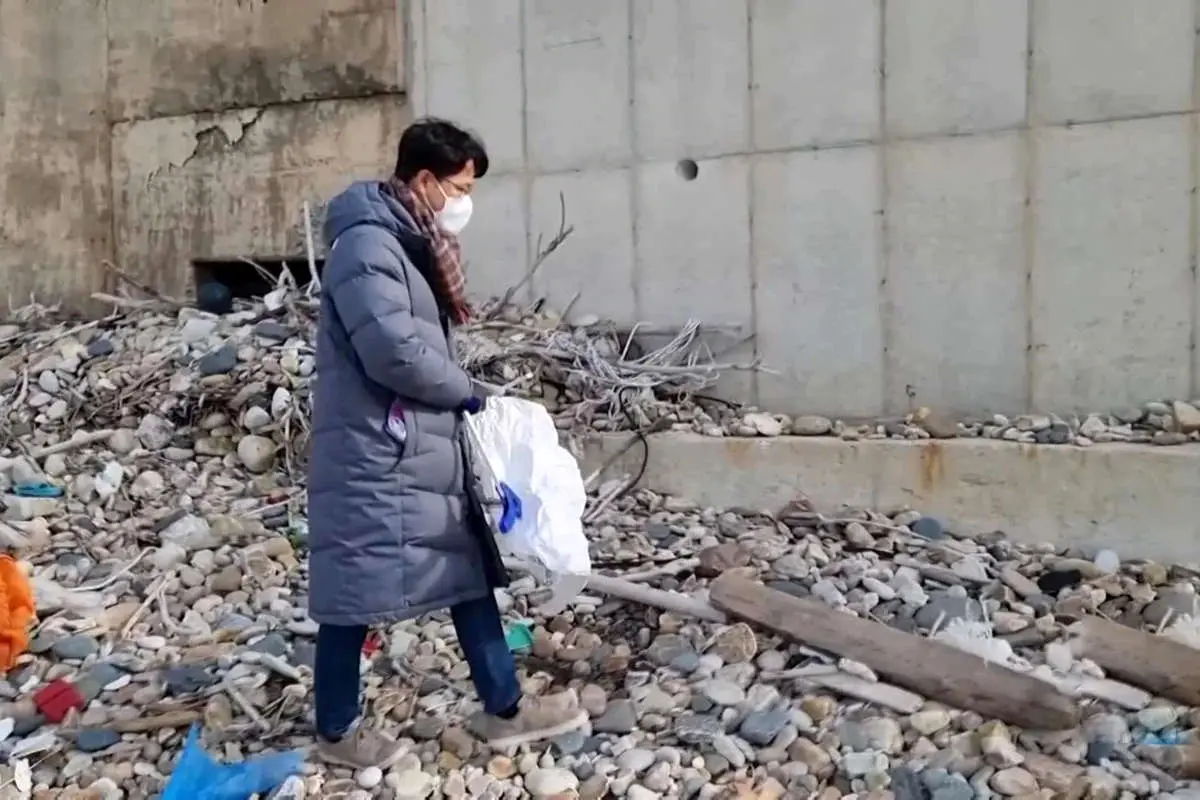 (ویدئو) مطالعه نحوه زندگی در مرموزترین کشور دنیا از روی زبالهها