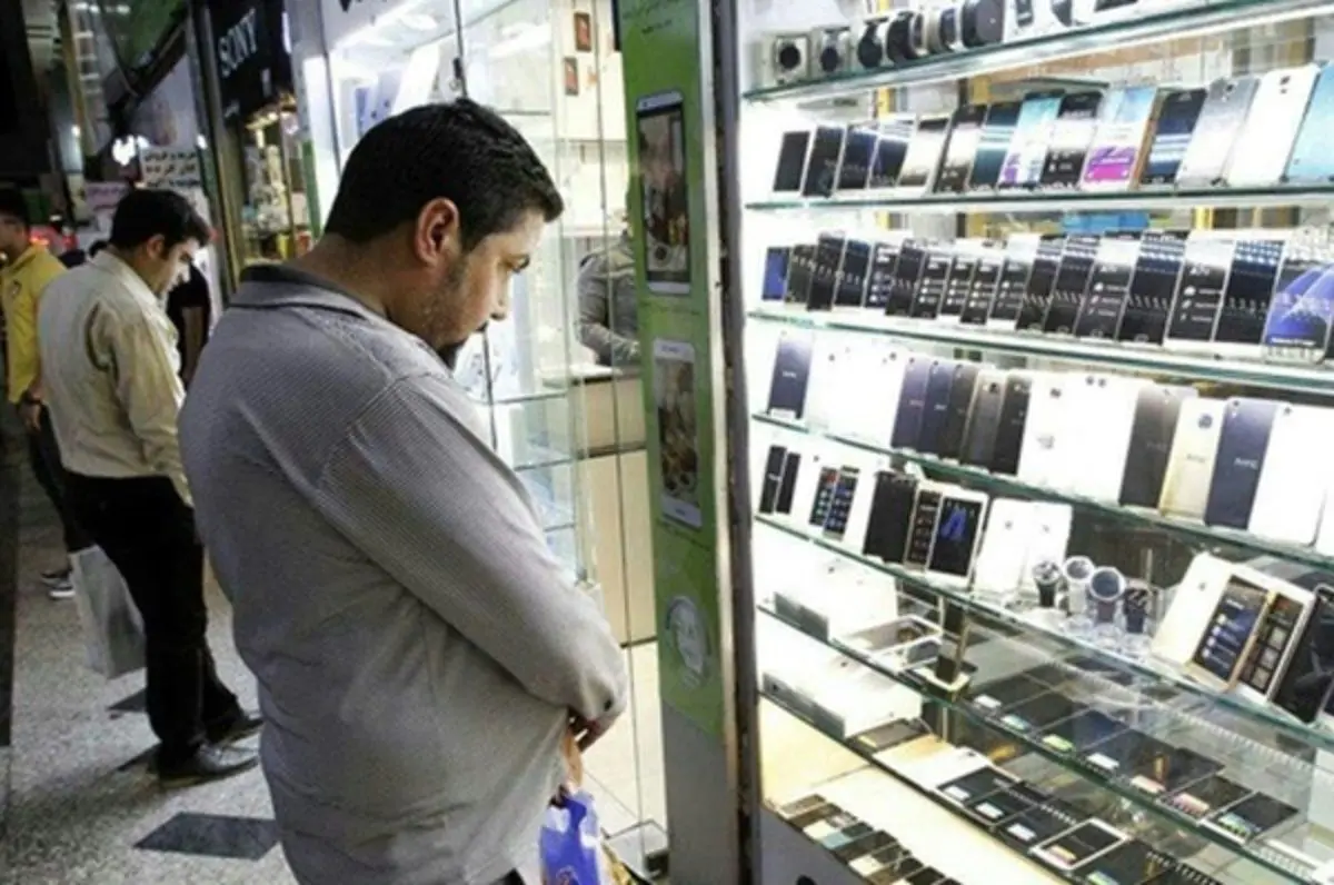 می‌گویند چون آیفون آمریکایی است باید با عدم وارداتش به آمریکا ضربه بزنیم