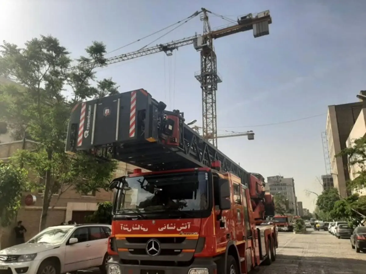 احتمال سقوط یک دکل در خیابان برادران مظفر