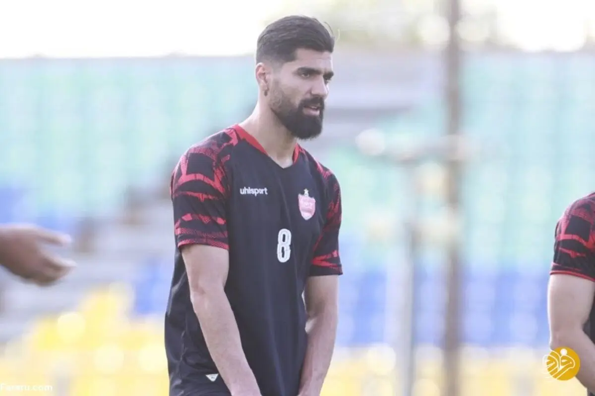هافبک جنجالی پرسپولیس به شرق آسیا می‌رود