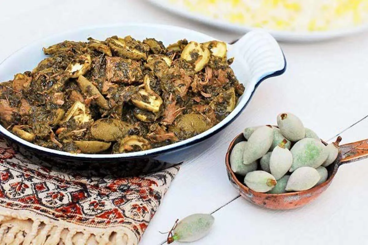 طرز تهیه خورش چغاله بادام؛ خورش خوشمزه فصل