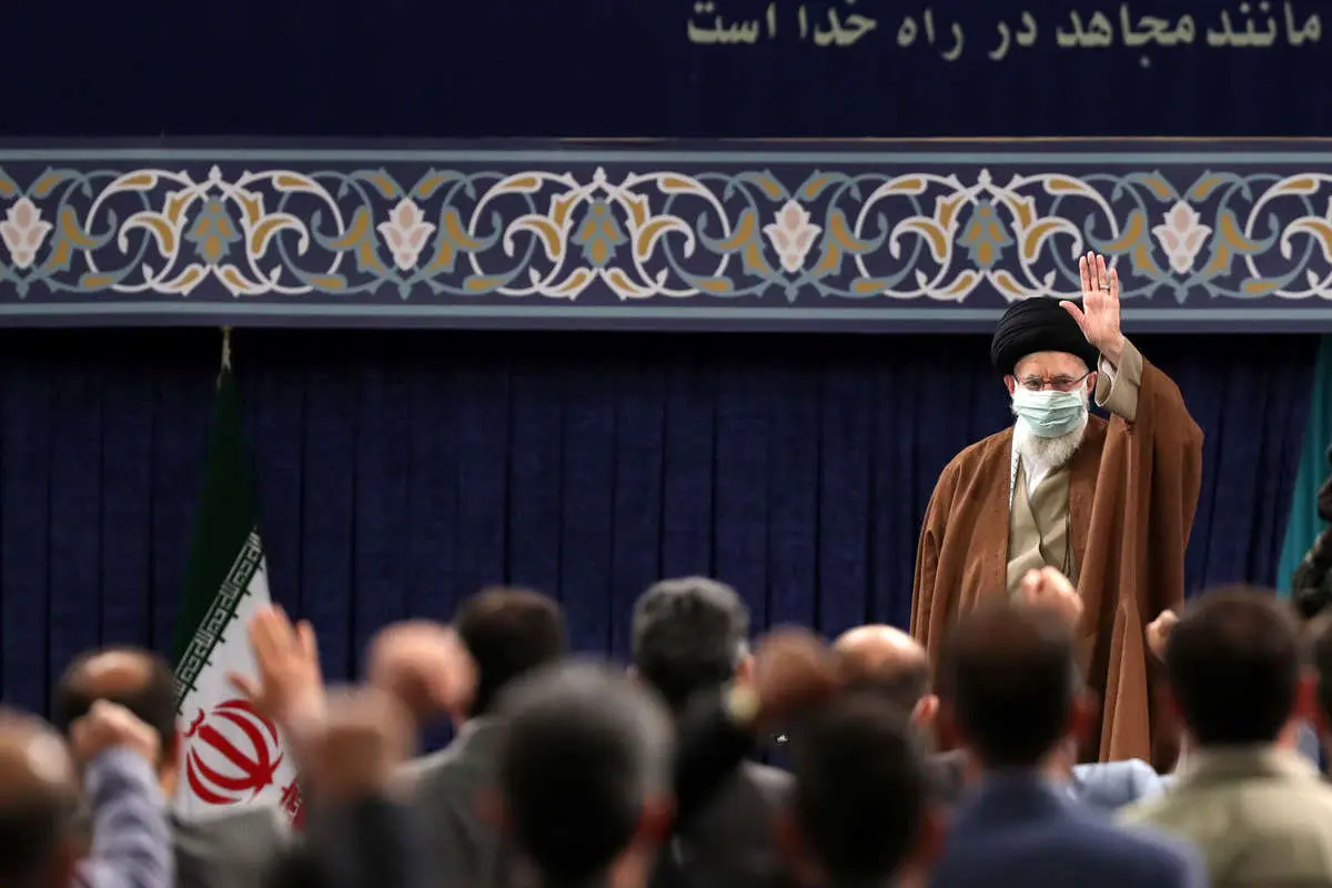دولت کارهای اقتصادی مهمی در پیش دارد؛ همه کمک کنند