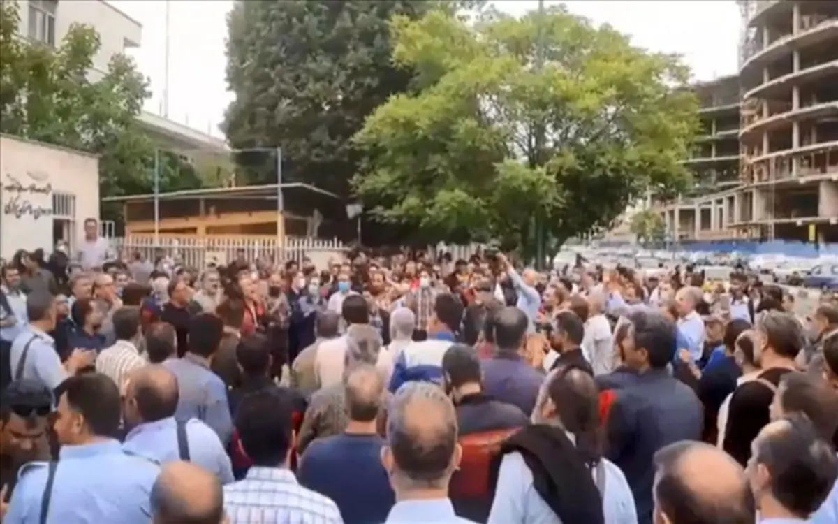 روزنامه دولت: رانندگان را تشویق به اختلال در حمل ونقل می‌کنند