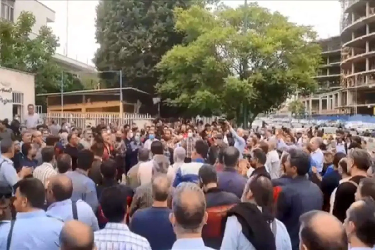 روزنامه دولت: رانندگان را تشویق به اختلال در حمل ونقل میکنند