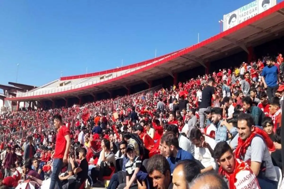 (ویدئو) اتفاقات عجیب در تبریز؛دیدار تراکتور و پرسپولیس تانمام ماند