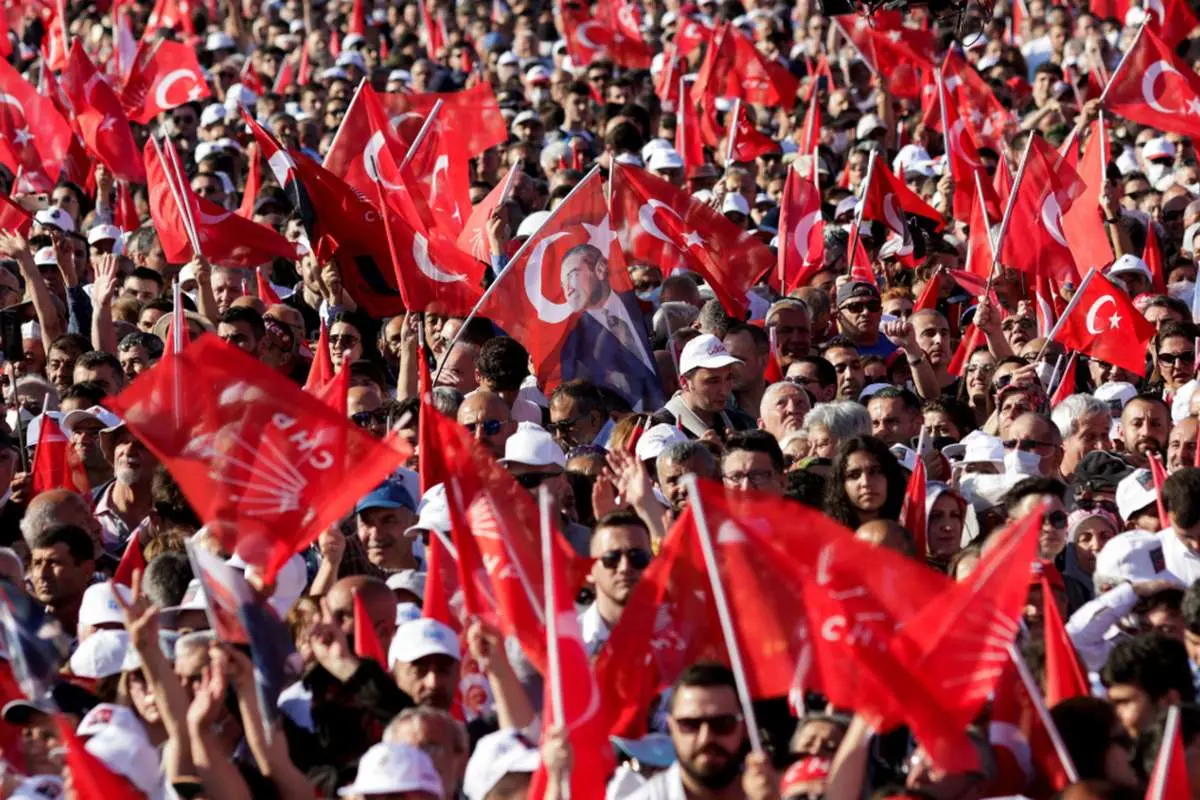 (تصاویر) تجمع گسترده حامیان سیاستمدار مخالف اردوغان
