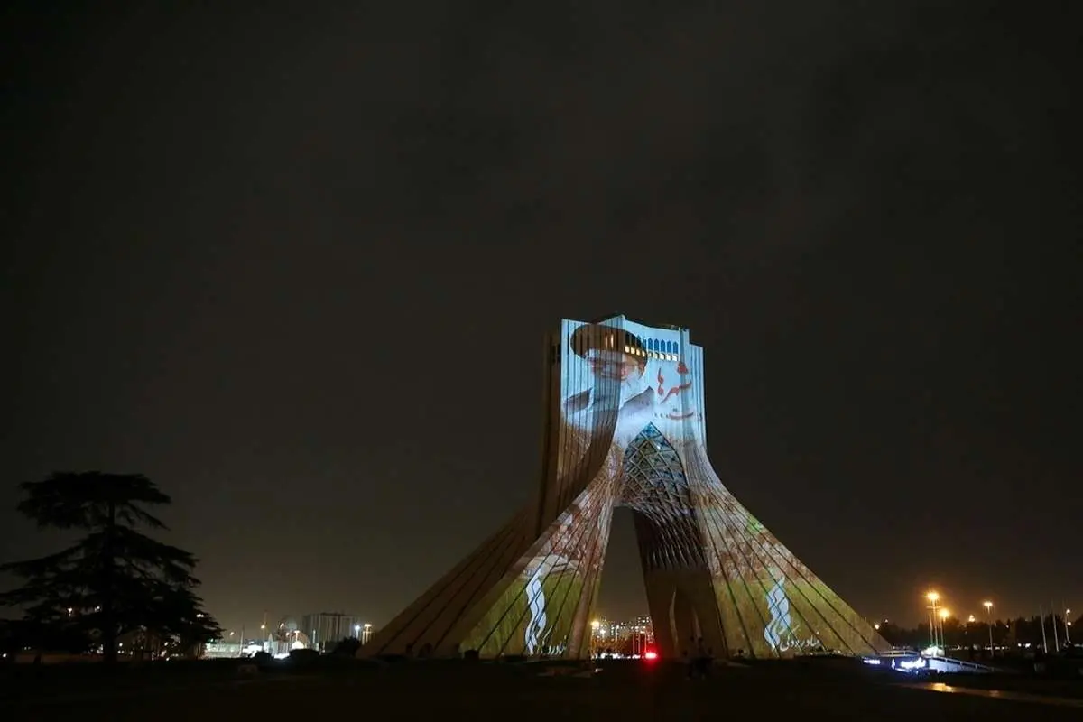(تصاویر) نورپردازی برج آزادی در سالروز آزادسازی خرمشهر