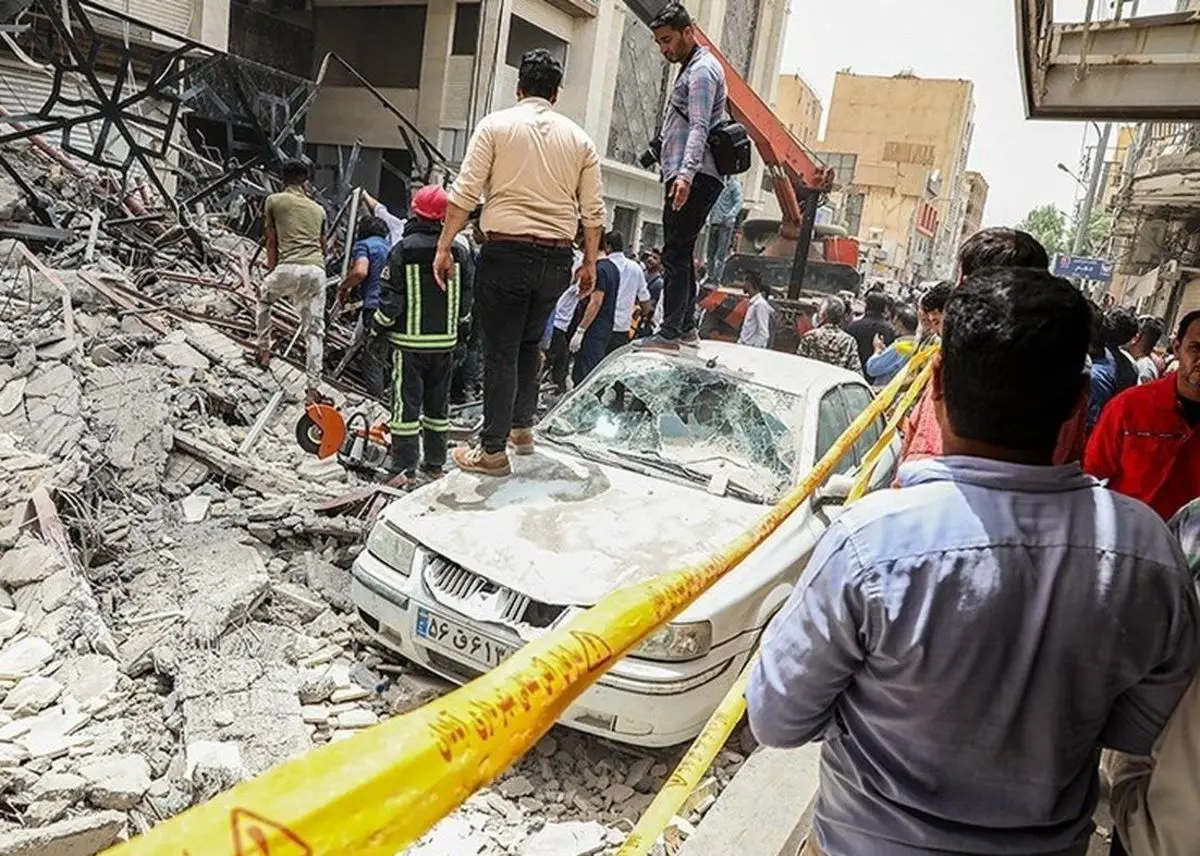 (ویدئو) امدادرسانی شبانه هلال‌احمر به حادثه‌دیدگان آبادان