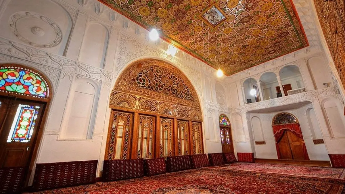 عزل متولی یک حسینیه در قزوین درپی انتشار تصاویر کشف حجاب