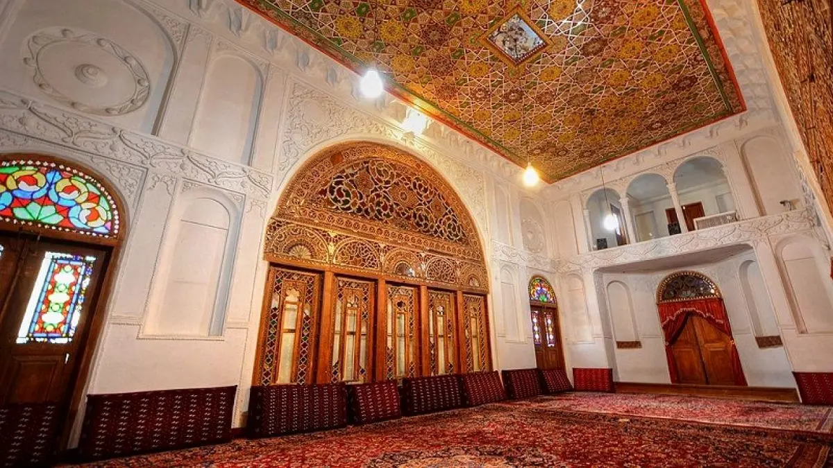 عزل متولی یک حسینیه در قزوین درپی انتشار تصاویر کشف حجاب