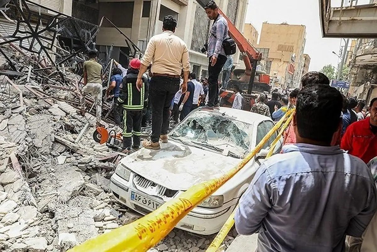 اولین ویدیو منتشر شده از لحظه ریزش متروپل از نمای پشت ساختمان