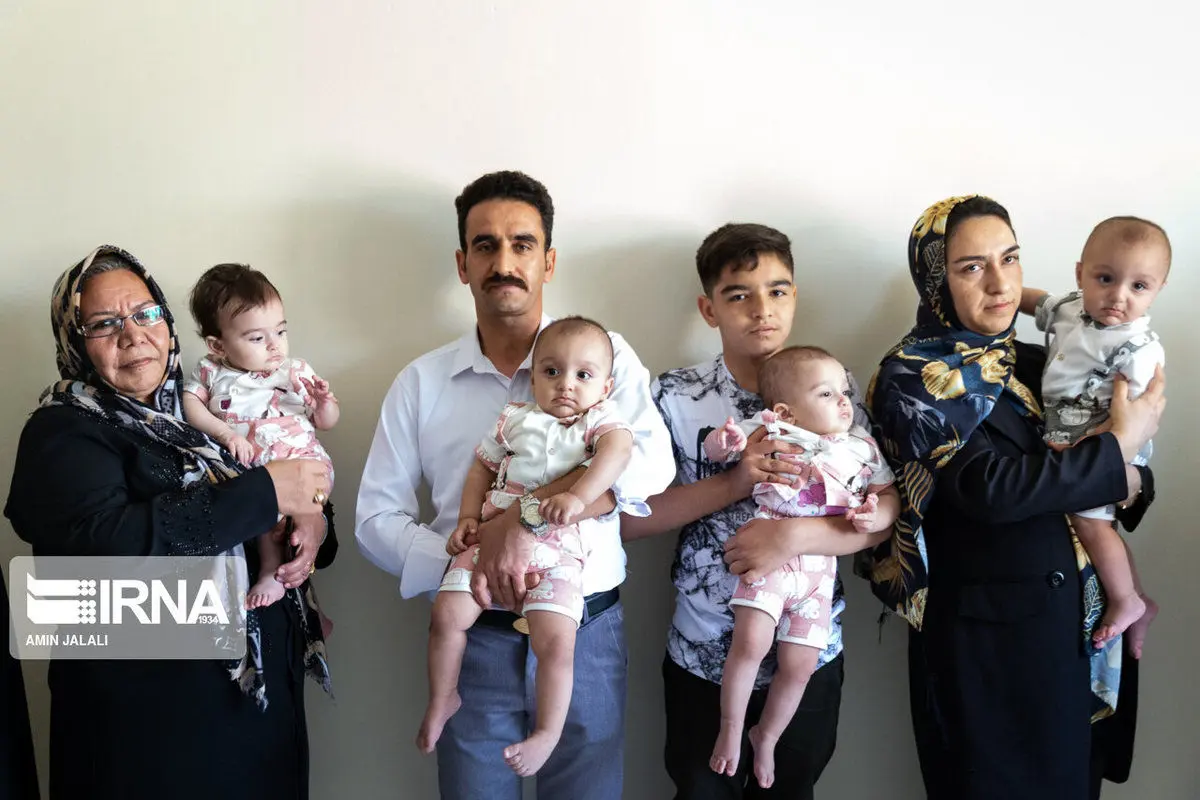 (تصاویر) اهدای واحد مسکونی به ۲ خانواده دارای فرزند چهارقلو