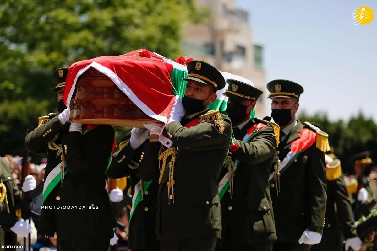 (ویدئو) ادای احترام محمود عباس به پیکر شیرین ابوعاقله