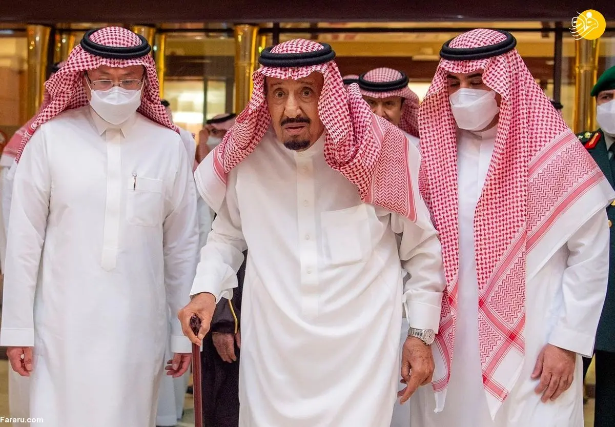 (ویدئو) مرخص شدن پادشاه عربستان از بیمارستان