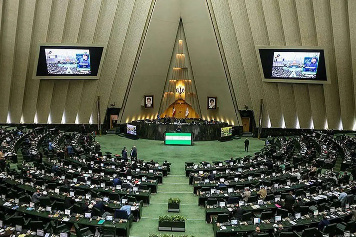 «آقایان نماینده! هرجا که بوی پول به مشام برسد باید هویت ایران را بفروشید؟»