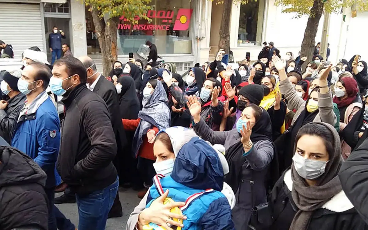 روزنامه جوان: در معدود شهر‌هایی اجتماعات چندنفره شکل گرفت