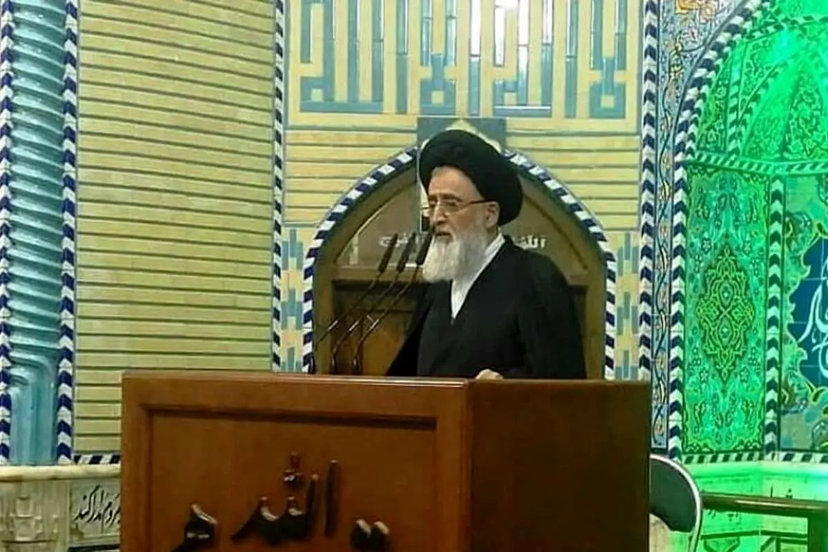 خطیب جمعه یزد: در فضاهای مجازی، روز را شب، عالم را جاهل و جاهل را عالم میکنند