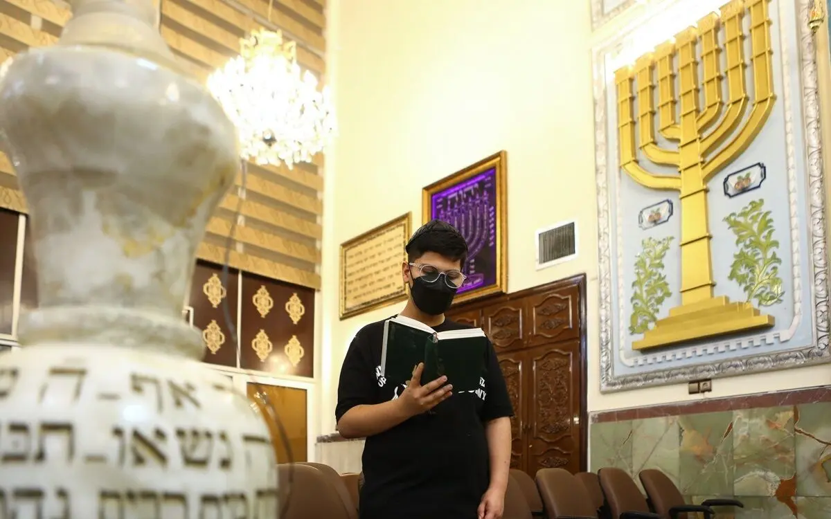 (تصاویر) مراسم گرامیداشت یاد امام خمینی در کنیسه یوسف آباد