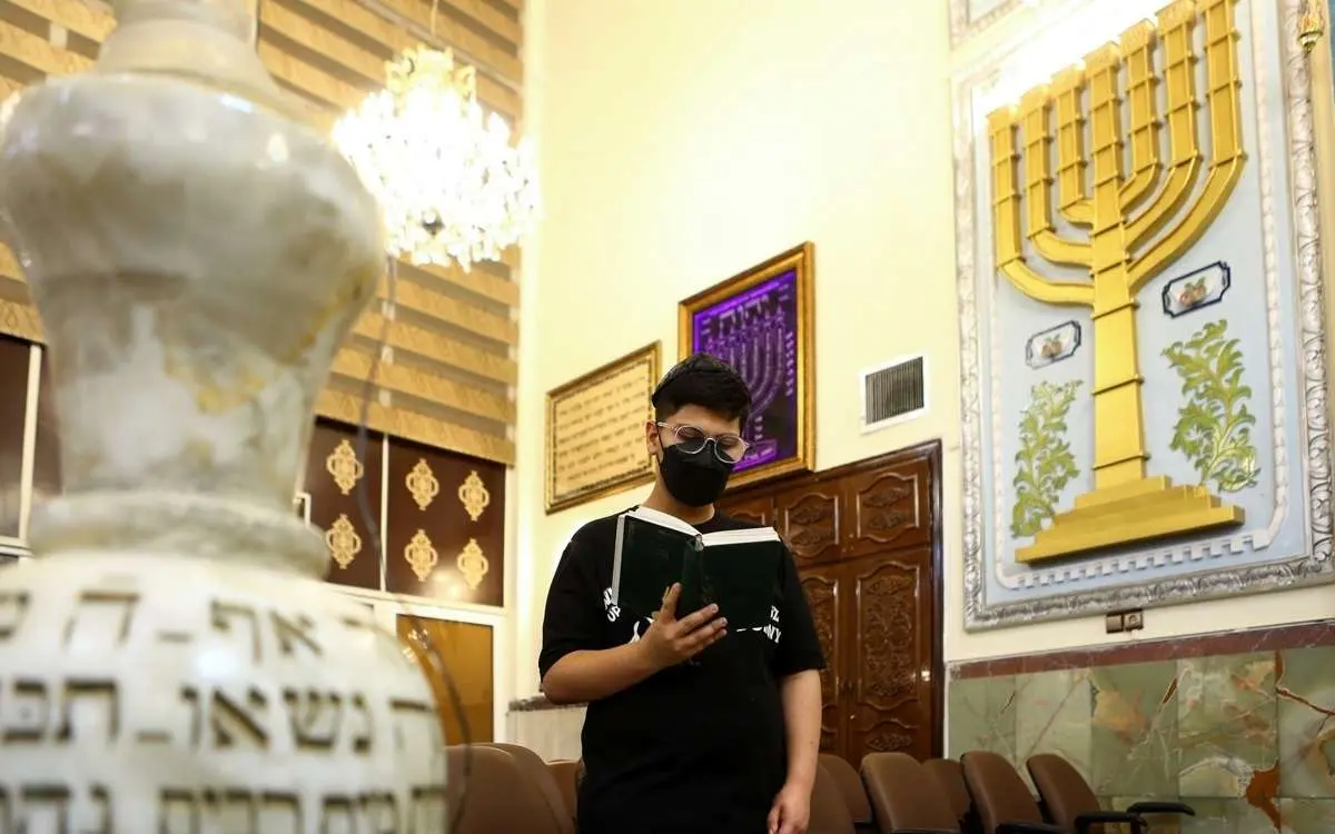 (تصاویر) مراسم گرامیداشت یاد امام خمینی در کنیسه یوسف آباد