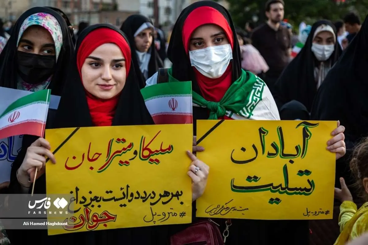 (تصاویر) همخوانی «سلام فرمانده» به زبان ترکی در تبریز