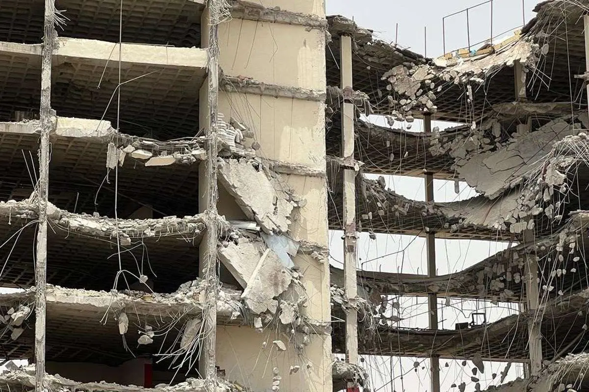 شرق: فاجعه متروپل آبادان با بگیر و ببند درست نمیشود