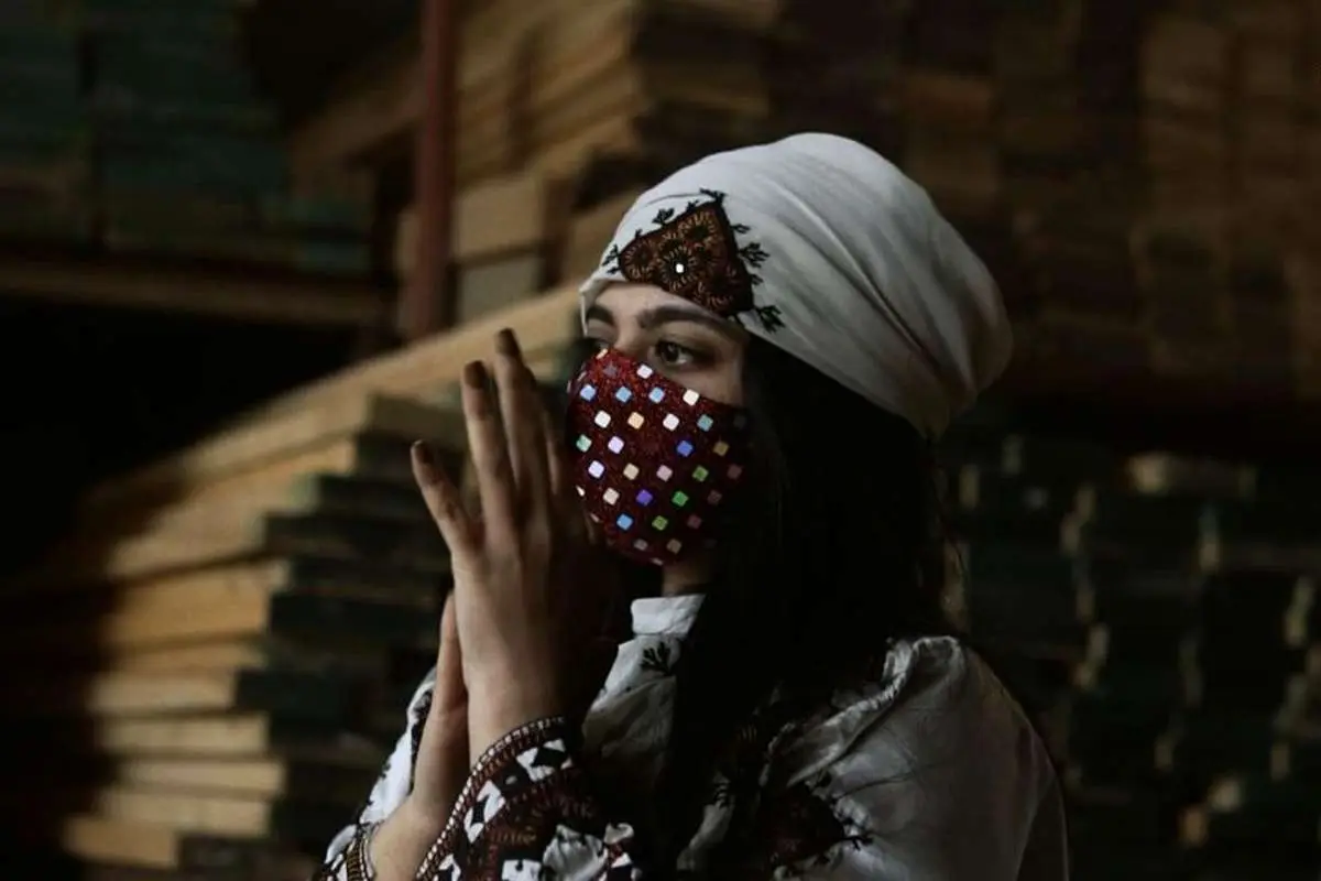 (تصاویر) این رپر محجبه و معروف را کسی نمی‌شناسد!