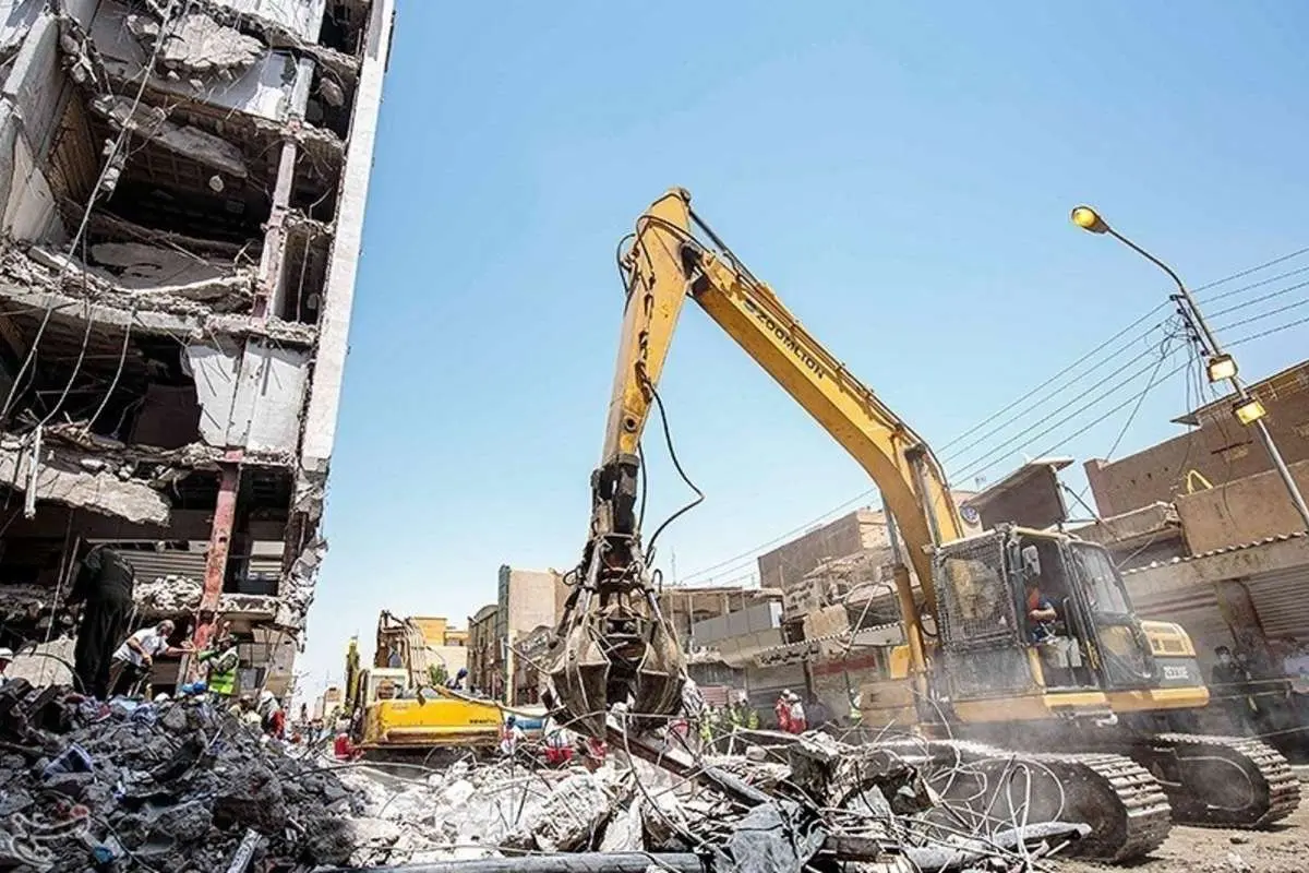 (تصاویر) دهمین روز آواربرداری ساختمان متروپل